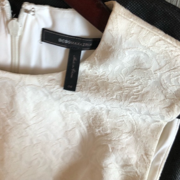 Super cute BCBGmaxazria size 6 bottom half is turkey feathers 2% spandex - Picture 2 of 3